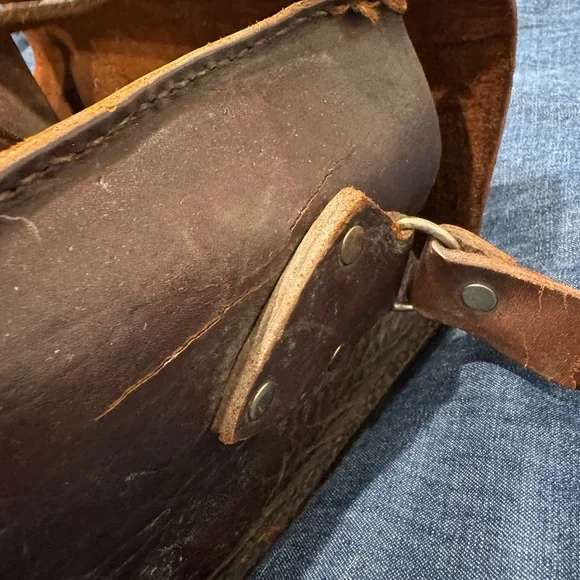 Brown Vintage Leather Briefcase with Adjustable Strap and Buckle Closure - Picture 9 of 14
